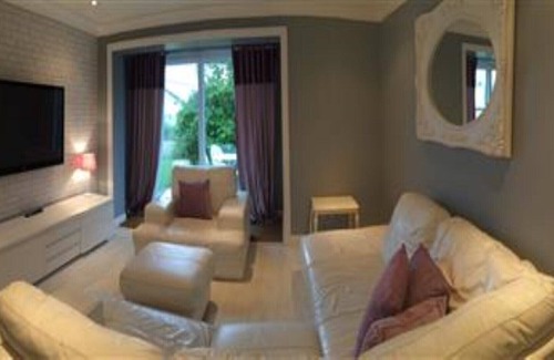 Bude House | Special Offer JUNE AND JULY! 8 Spanish Villa, 2bed, jacuzzi bath private garden,