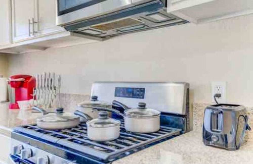 Las Vegas House | Special Sale! King Bed! EV Charger! Rain Shower!