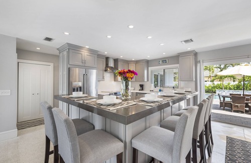 Lauderdale-by-the-Sea House | SPECIALS! BEAUTIFUL BEACH HOUSE ! WALK 2 BEACH POOL ! HOT TUB