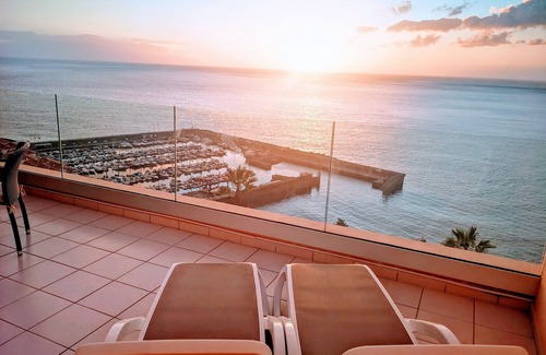 Los Gigantes Apartment | SPECTACULAR SUNNY APARTMENT WITH WIFI, POOL, PANORAMIC CLIFF & SEA VIEWS.