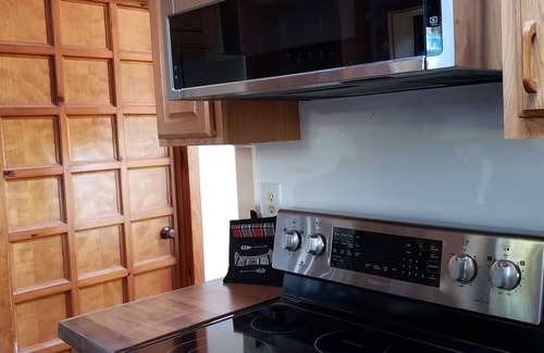 Lake George Cabin | SPECTACULAR 100 MILE VIEW ON 46 ACRES! 1 mile to stores/4 miles to Lake George.