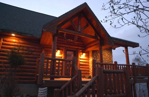 Two Harbors Cabin | Spectacular 2600 Sq Ft Log Home on the Shores of Majestic Lake Superiorn