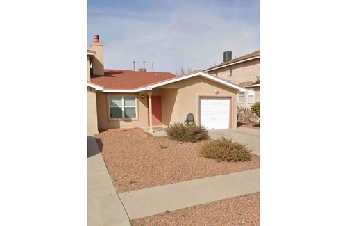 El Paso House | Spectacular 2BR Gem Easy Access to I-10, Malls!