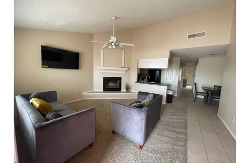 El Paso House | Spectacular 2BR Gem Easy Access to I-10, Malls!