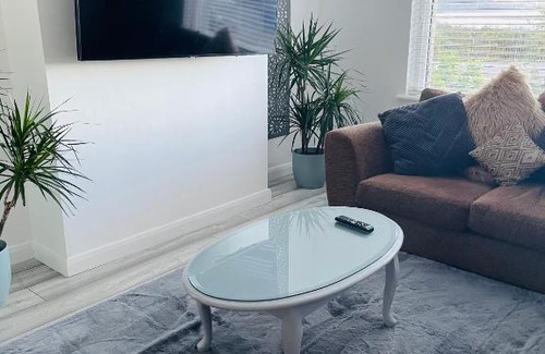 Bangor House | Spectacular 4 Bedroom Sea View Residential Home