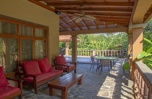 Villas Xihu House | Spectacular 4/5 Bedroom 3.5 Bath 15 Minute walk to the Beach - Sleeps 15 - Pool!