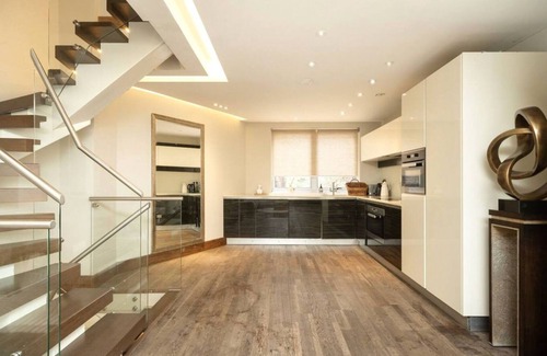 City of Westminster House | Spectacular Aircon 4BDR w/Roof Terrace