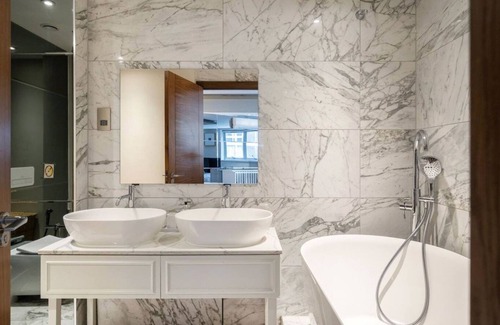 City of Westminster House | Spectacular Aircon 4BDR w/Roof Terrace