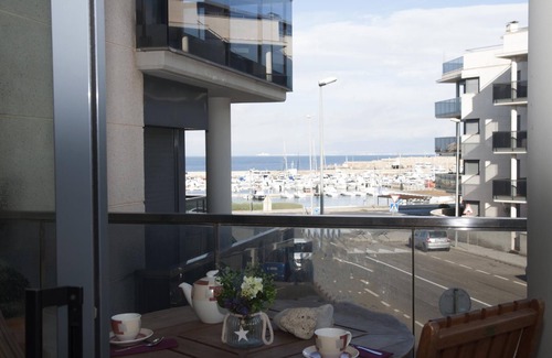 L'Escala Apartment | Spectacular apartment with communal pool and views of the port