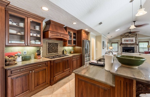 South Beach House | SPECTACULAR BEACH HOUSE, HEATED POOL, JACUZZI, CHEF'S KITCHEN.LUXURY & PRIVACY!