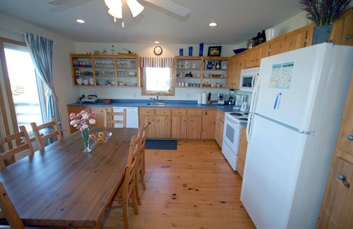 Darnley Cottage | Spectacular beach house location - Thundercove Beach