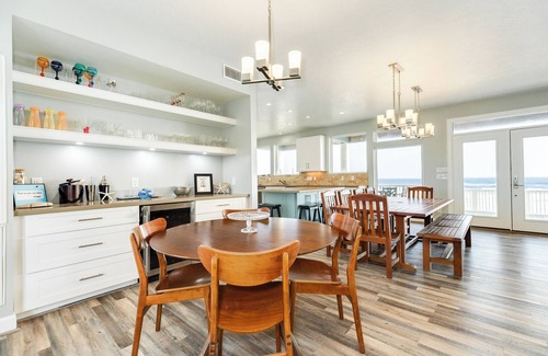 Sands Of Kahala Beach House | Spectacular Beachfront Home, Large Bedrooms - Steps from Sand & Surf