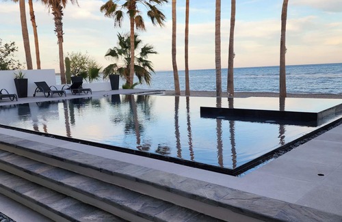 Loreto House | Spectacular Beachfront Hacienda in Loreto with pickleball court