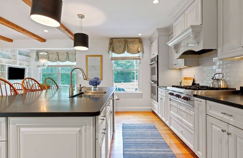 Brewster House | Spectacular Coastal Living w salt water pool, close to beach & air conditioned