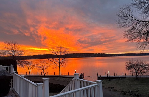 Saratoga Springs House | Spectacular Lakefront Get Away in Saratoga Springs, NY