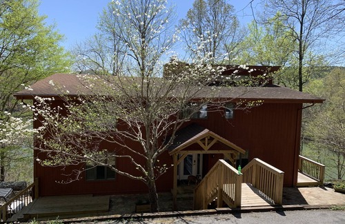Caryville House | Spectacular lake front home, wide water views, and just 10 minutes off I75!