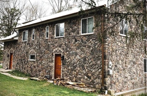 Greentown House | Spectacular Lake Front House
