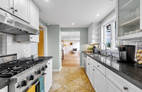 Windermere House | Spectacular Lake & Mountain view House w/Sunroom