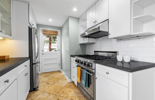 Windermere House | Spectacular Lake & Mountain view House w/Sunroom