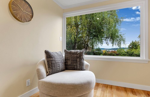 Windermere House | Spectacular Lake & Mountain view House w/Sunroom