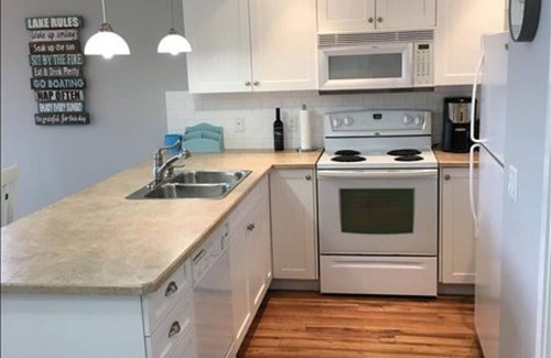 Central Okanagan Cottage | Spectacular Lake view Cottage!