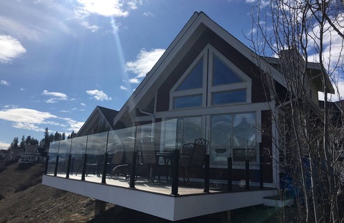 Central Okanagan Cottage | Spectacular Lake view Cottage!