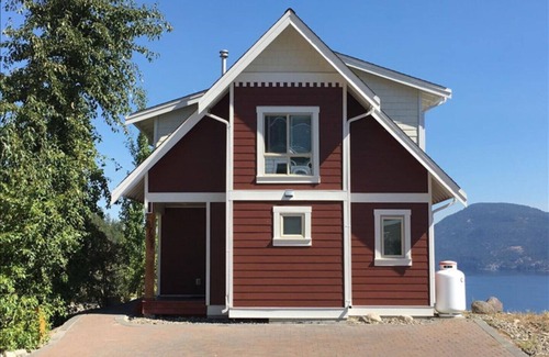 Central Okanagan Cottage | Spectacular Lake view Cottage!