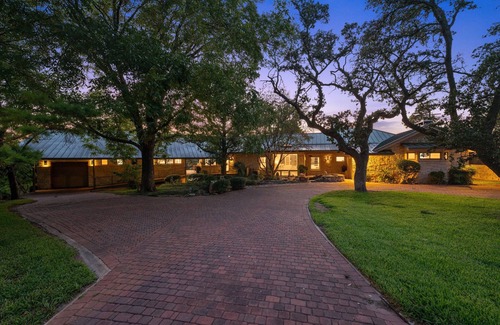 Buffalo Gap House | SPECTACULAR LAKEFRONT OASISnOver 400 feet frontage on 2 acres of century oaks