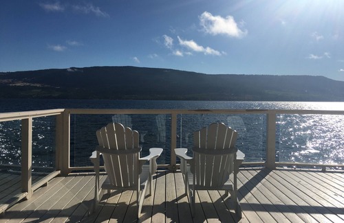 Central Okanagan House | Spectacular Lakeview home at La Casa Cottages located on Lake Okanagan