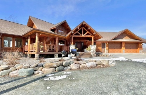 Grand Rapids House | Spectacular Log Home on Pristine Deer Lake in Northern Minnesota