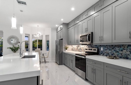 Homestead House | Spectacular Luxury Pool One Acre Home At Redlands.