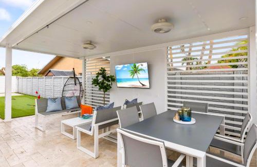 Westchester Villa | Spectacular Miami 12 mil to Downtown 5Bedrooms Game Room Heated Pool