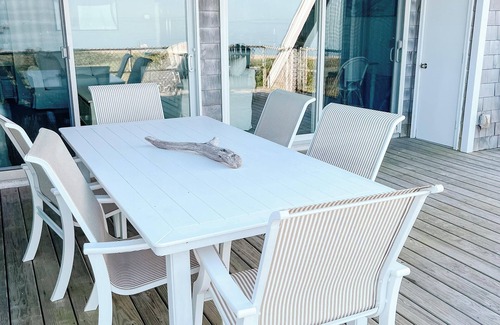 Montauk Condo | Spectacular Montauk Sunset in Gated Community - Perfect for Families!