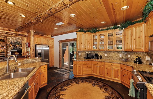 Castle Glen Estates Villa | Spectacular Mountain Lodge To Fit All