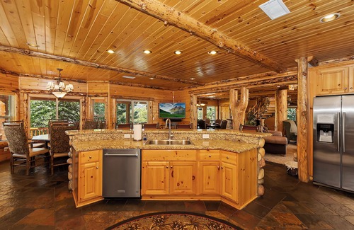 Castle Glen Estates Villa | Spectacular Mountain Lodge To Fit All