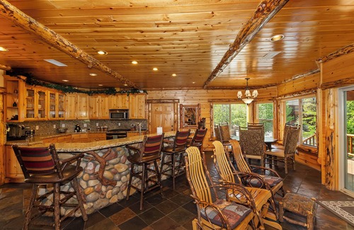 Castle Glen Estates Villa | Spectacular Mountain Lodge To Fit All