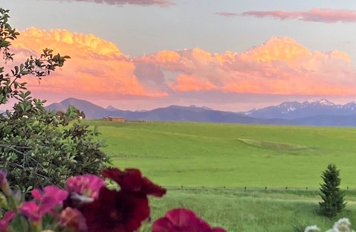 Bozeman Apartment | Spectacular Mountain Views with Pond and Outdoor Activities