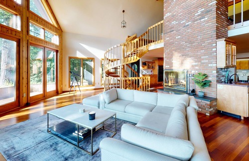 West Hartford House | Spectacular mountain view home with a wraparound deck, washer/dryer, wet bar