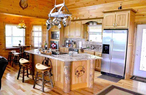 Murphy Cabin | SPECTACULAR MOUNTAIN VIEWS W GREAT SUNSETS,SECLUDED,DOG FRIENDLY,HT