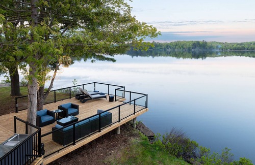 Foley House | Spectacular Muskoka Lakehouse near Oastler Provincial Park and Rose Point Trail