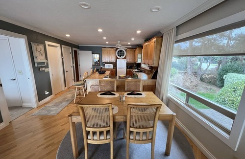 Brookings Apartment | Spectacular Ocean Front Views "Sea Star Escape" B