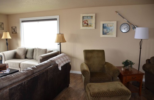 Rockaway Beach House | Spectacular oceanfront home w/stunning views, 4 bdrms, just steps from the beach