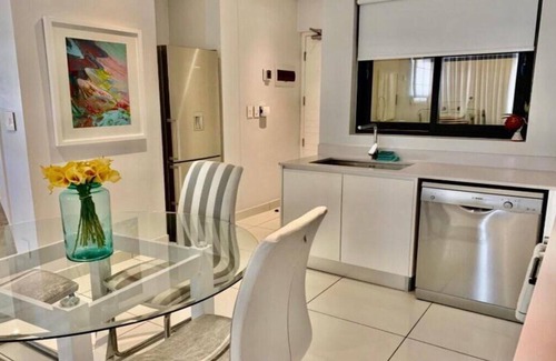 Greater Johannesburg Metropolitan Area House | Spectacular one bedroom apartment One Hyde Park