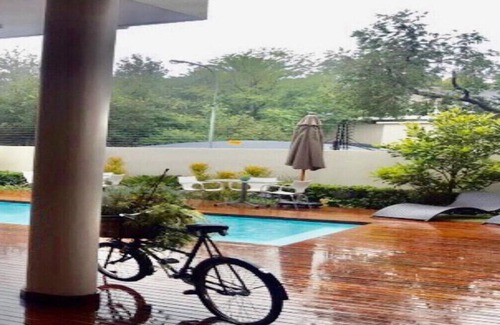 Greater Johannesburg Metropolitan Area House | Spectacular one bedroom apartment One Hyde Park