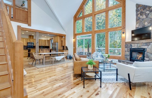 Mount Hood Village House | Spectacular Private Mountain Cabin on 6 Acres, Epic Outdoor, Hot Tub, Game Room, Pond