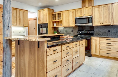 Mount Hood Village House | Spectacular Private Mountain Cabin on 6 Acres, Epic Outdoor, Hot Tub, Game Room, Pond