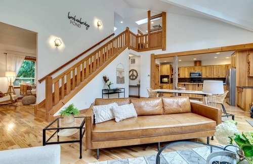 Mount Hood Village House | Spectacular Private Mountain Cabin on 6 Acres, Epic Outdoor, Hot Tub, Game Room, Pond