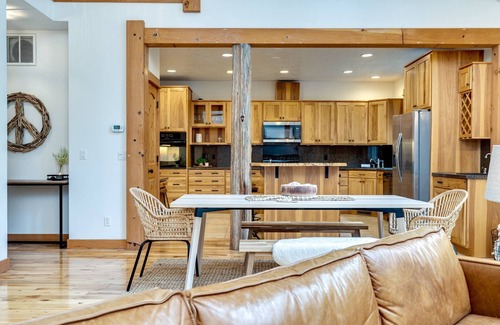 Mount Hood Village House | Spectacular Private Mountain Cabin on 6 Acres, Epic Outdoor, Hot Tub, Game Room, Pond