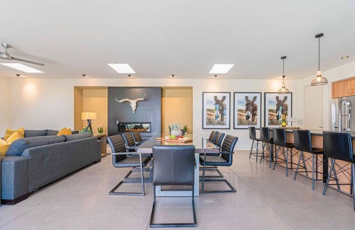 Racquet Club West Apartment | Spectacular Resort-Style Oasis