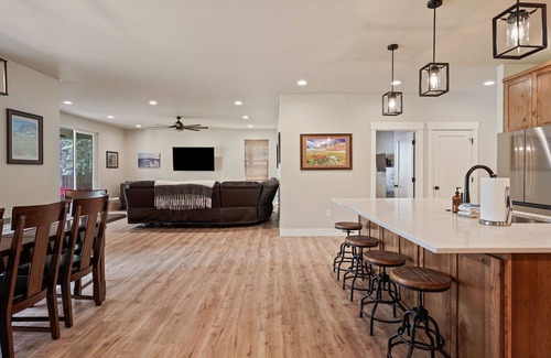 Oregon Water Wonderland House | Spectacular River Front Access, Hot Tub, Ping Pong, South of Sunriver Resort